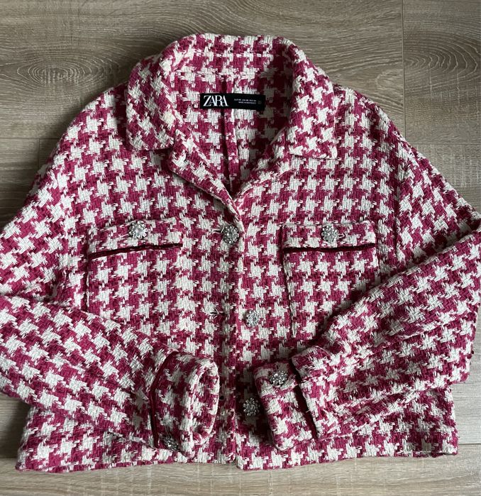 Жилетка със сребърни копчета на ZARA