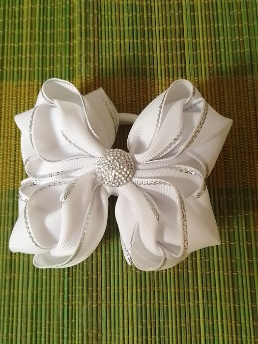 Белые    бантики