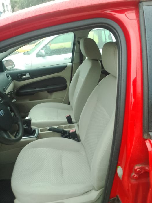 Ford focus 2 super preț