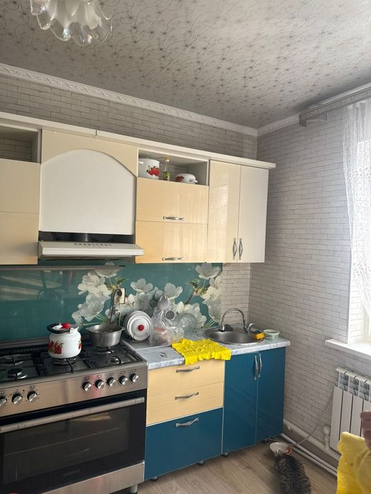 Мебель кухонный гарнитур,кровать