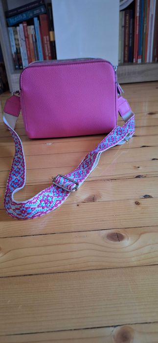 Чанта през рамо в свежо розово