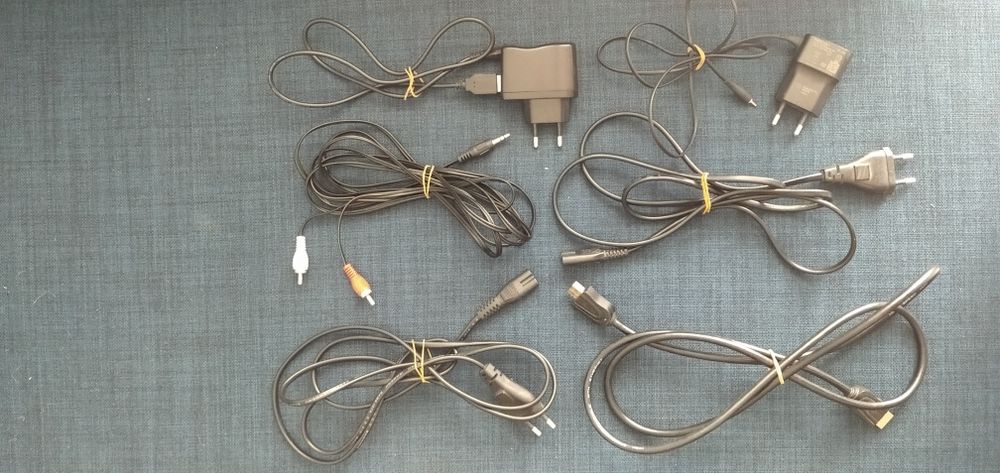 Продам шнуры и зарядки(адаптеры)