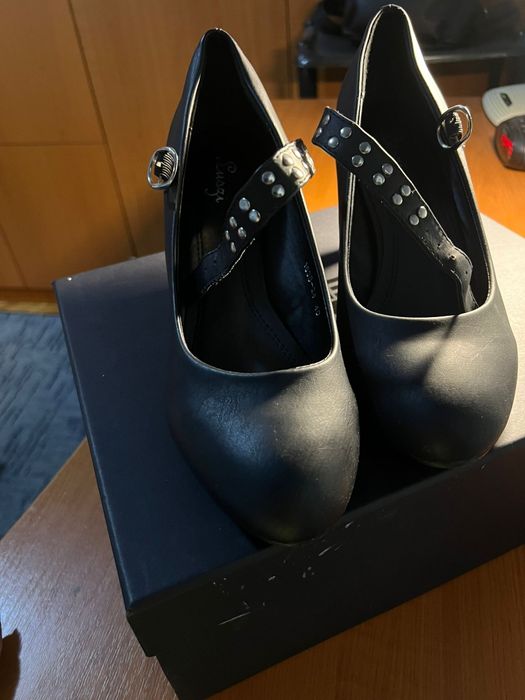 Pantofi negri cu toc