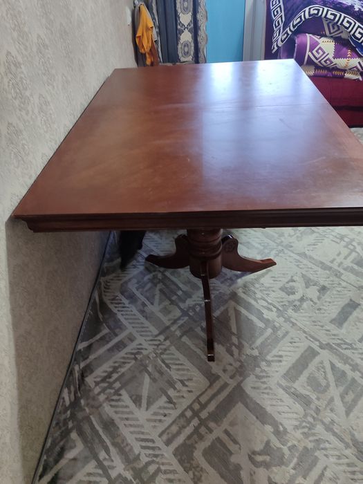 Продам стол малазийский