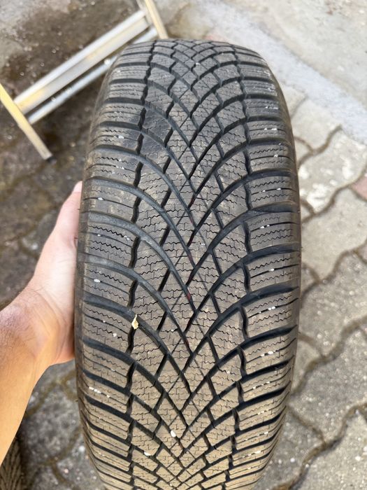 Vand 3 anvelope BRIDGESTONE 185/60 R15, M+S cu urmatoarele DOT-uri ;3625;2125;3823