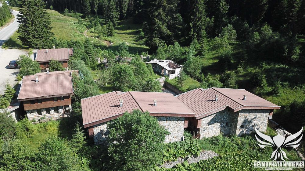 Продава се Къща в к.к. Пампорово - 500 кв.м за 370 €/кв.м - Снимка #2