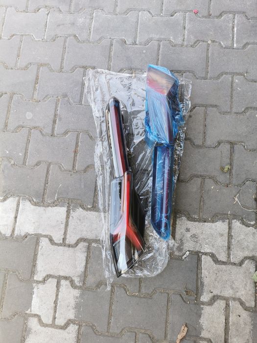 Vand set stop spate stanga / dreapta  noi, lamborghini urus