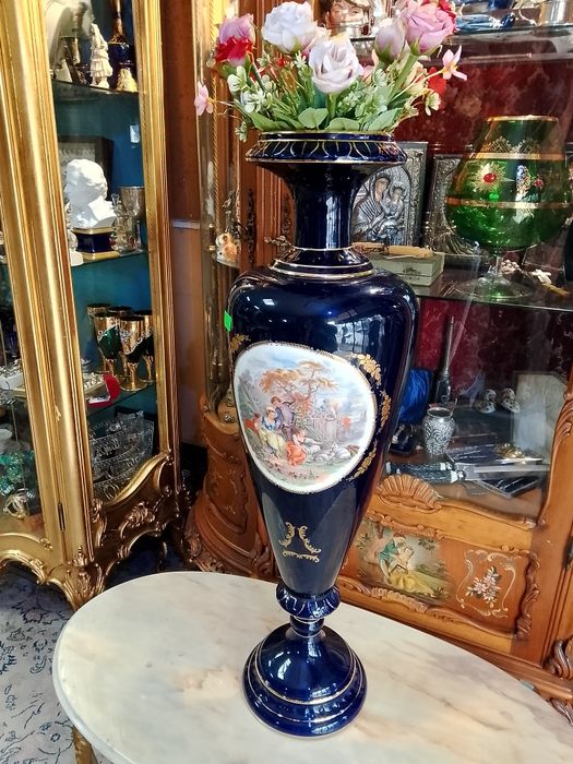 Порцеланова ръчно рисувана  ваза!