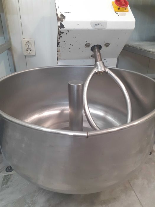 Вилична тестомесачка