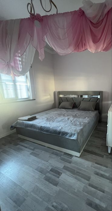 Кровать двуспальная с матрасом