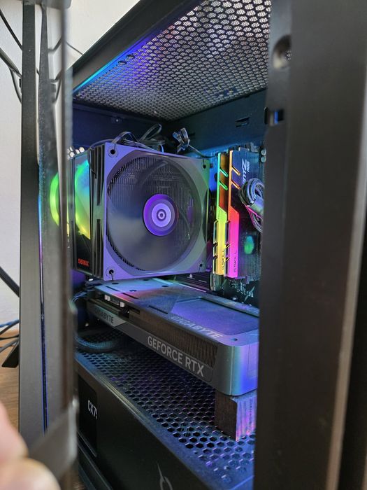 Vand/schimb Pc gaming , r5 5600, rtx5060, 32 ram, 1tb ssd m2