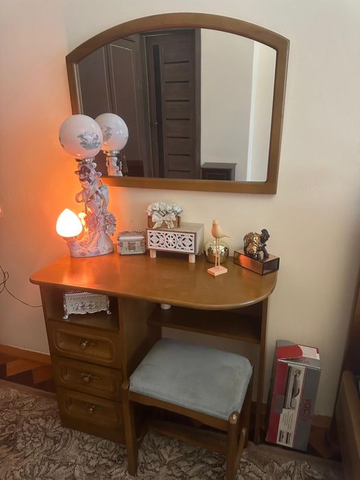 Продам туалетный столик