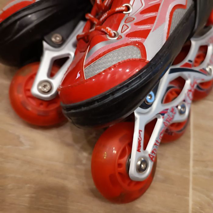 Роликовые коньки.