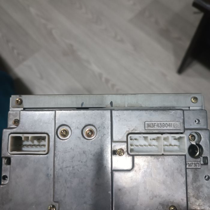 Продам автомагнитолу на Рав4