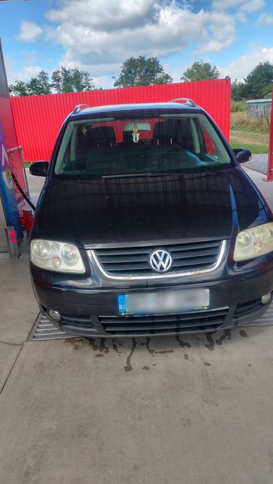 Vând Volkswagen Touran