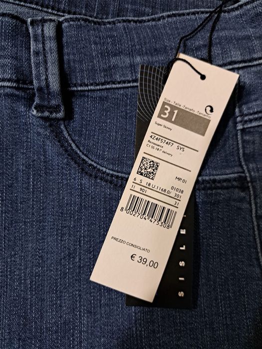 Vând blugi Sisley.