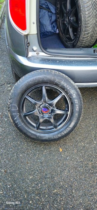 Гуми с джанти в много добро състояние