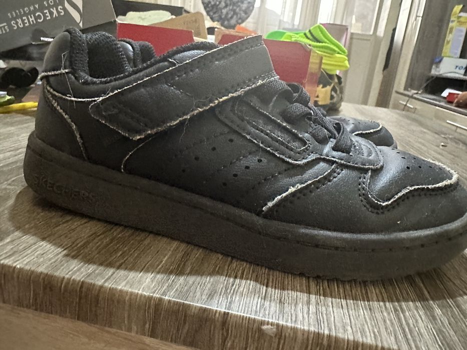 Кроссовки skechers черные для школы