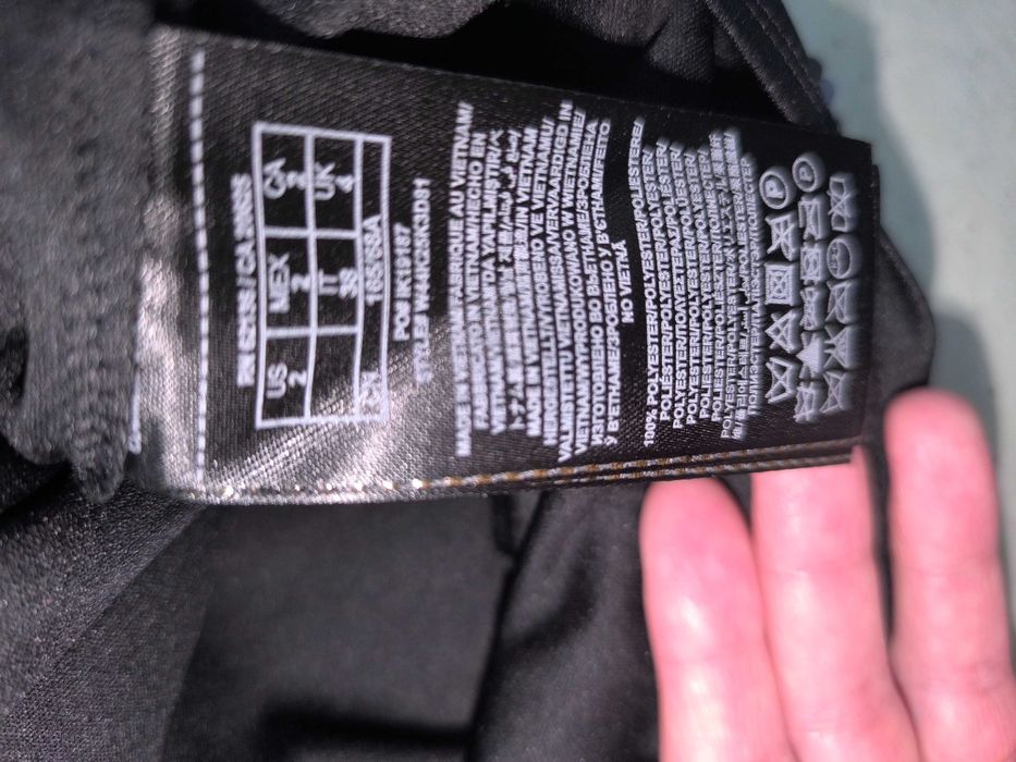 Елегантна, оригинална рокля Guess, размер xs