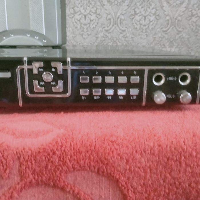 Продам дисковый видеомагнитофон,с колонками