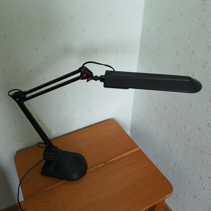 Настольный светильник
