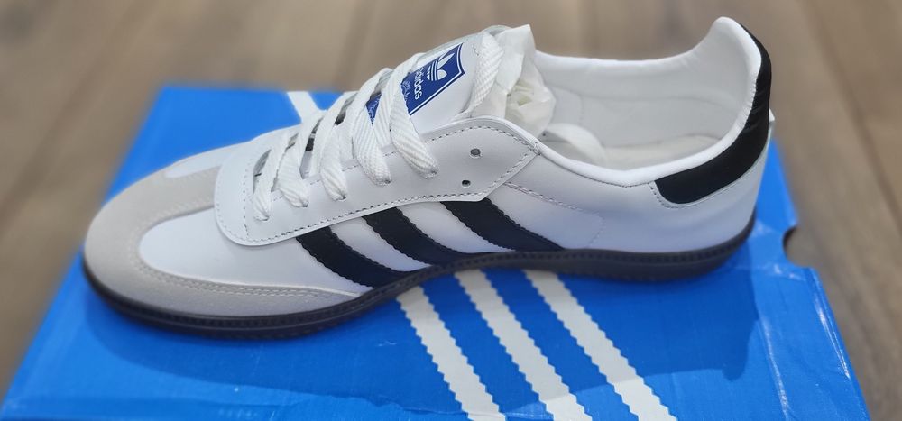 Продам кроссовки adidas