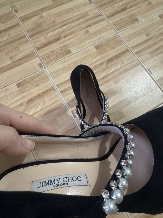 Туфли новые, оба черного цвета на УСТОЙЧИВОМ каблуке