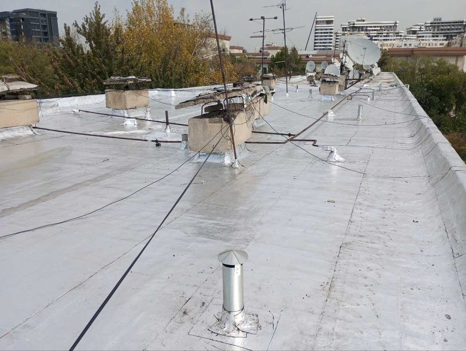 Покрытие крыши Фольгоизолом с гарантией от фирмы.