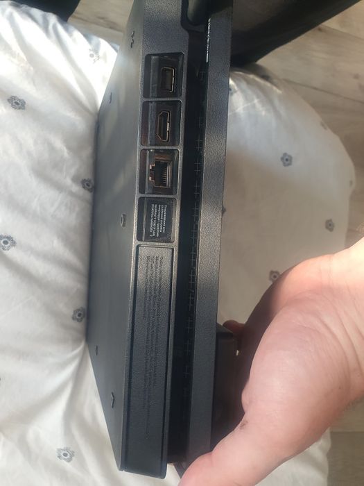 Продам приставку ps4