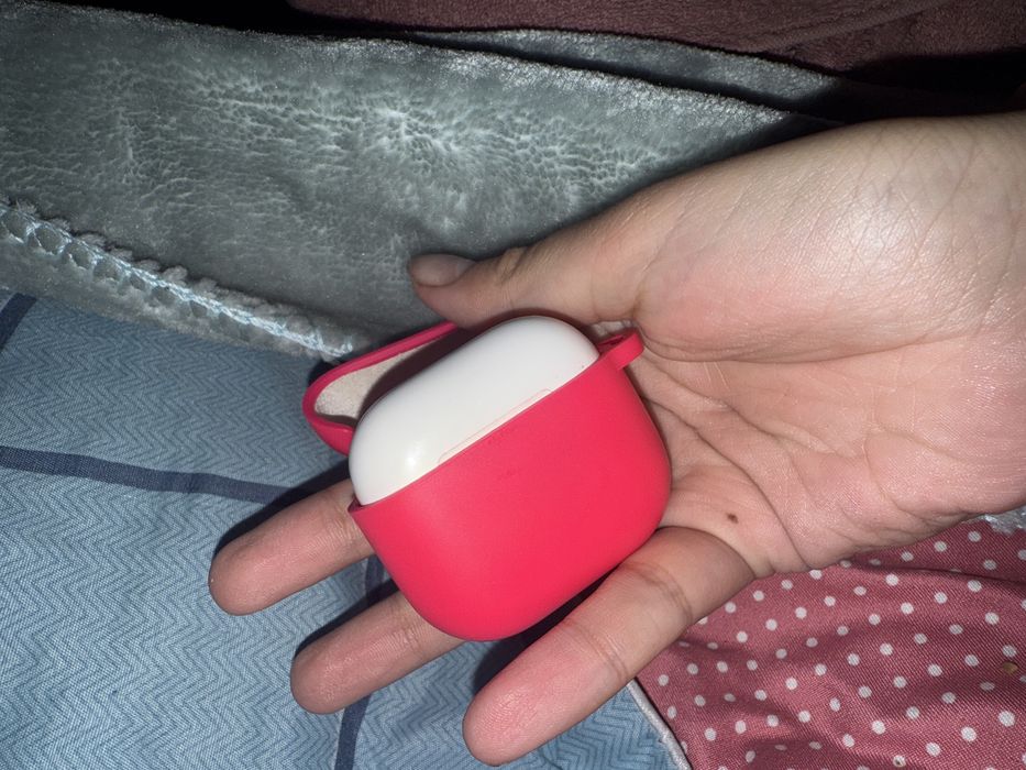 Продам airpods 4 оригинал