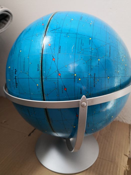 Небесният глобус Аполо от Реплогол
