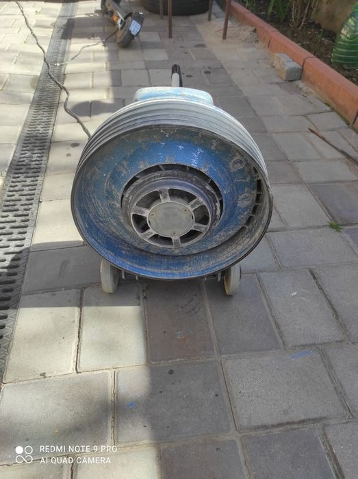Mașina de șlefuit.