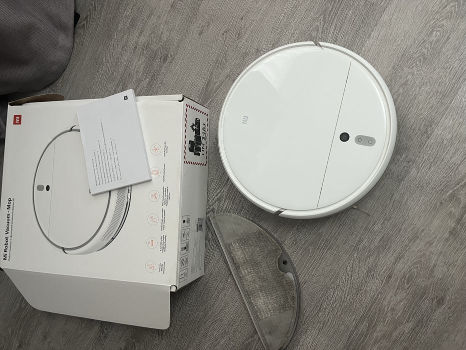 Робот-пылесос с функцией влажной уборки