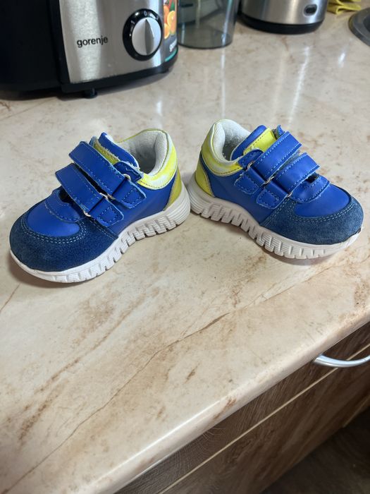 Бебешки маратонки на ,, Guess”