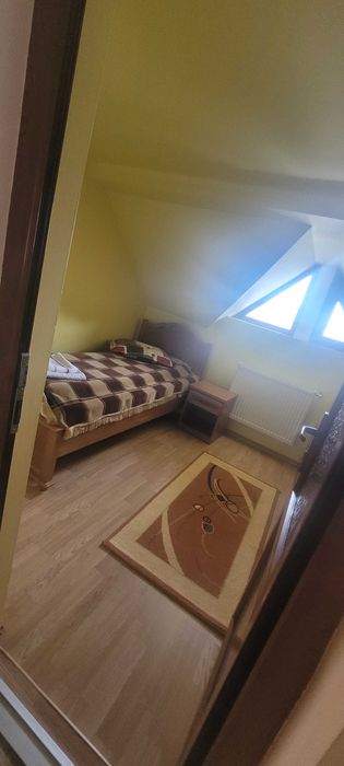Vand pensiune cu 10 camere .