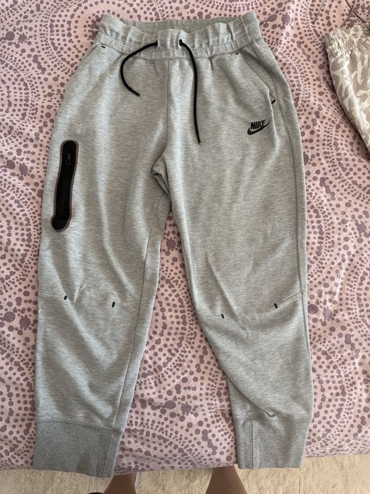Дънки, Nike, тениски, потници горница