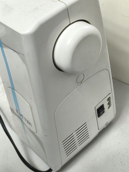 Продам швейную машинку