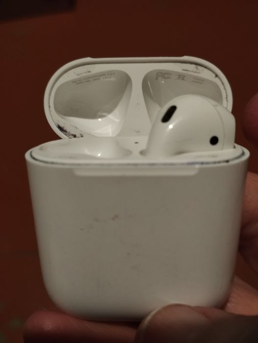 кейс AirPods 2 + Правый наушник (R) —