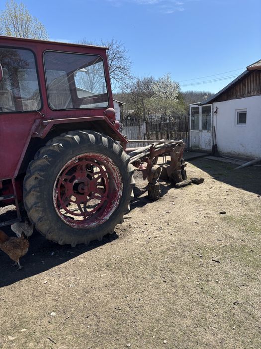 Tractor 650 plug si disc in stare buna de fructionare