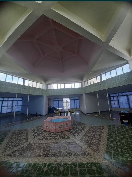 Ишлаб чикариш, турар жойга мослашган бино ери билан сотилади