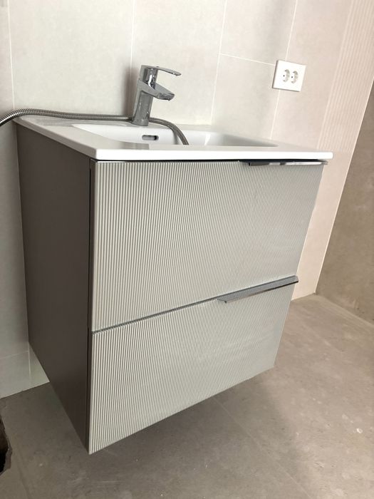 Set lavoar si mobilier MDF riflat bej casmir nou