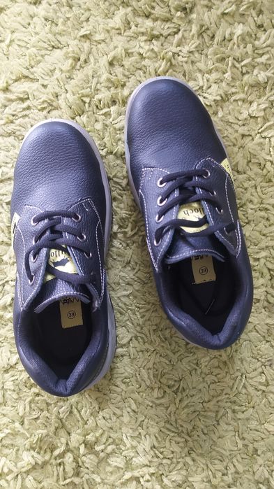 Pantofi de protecție noi