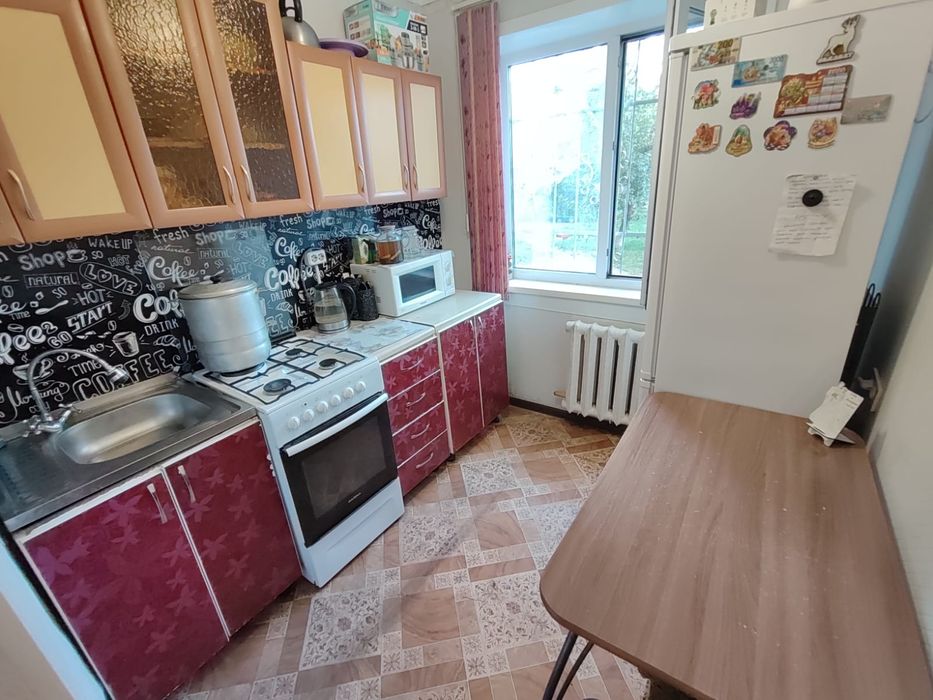 Продам 3 х комн . 4-33, 1 этаж.