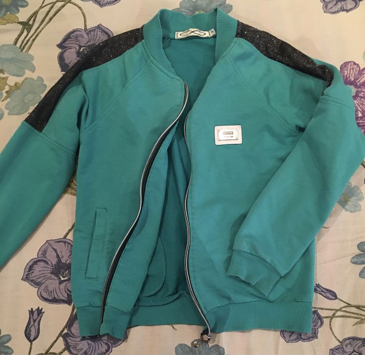 Продам все вещи для девочек 7,8 лет