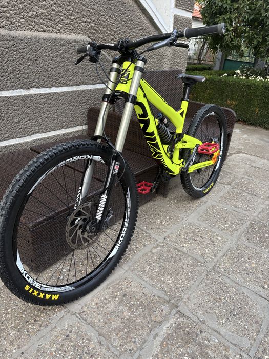 YT  Donwnhill bike