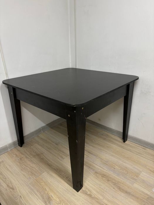 Стол квадратный черный