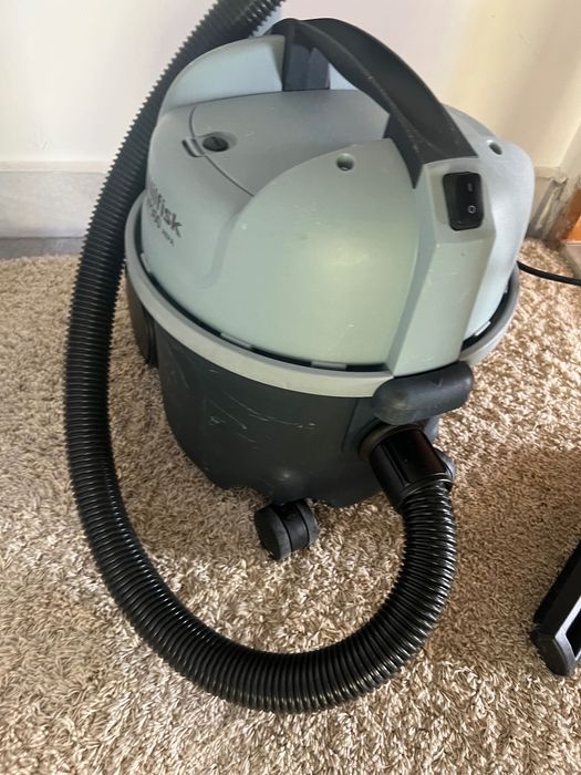 Прахосмукачка професионална NILFISK VP 300 HEPA