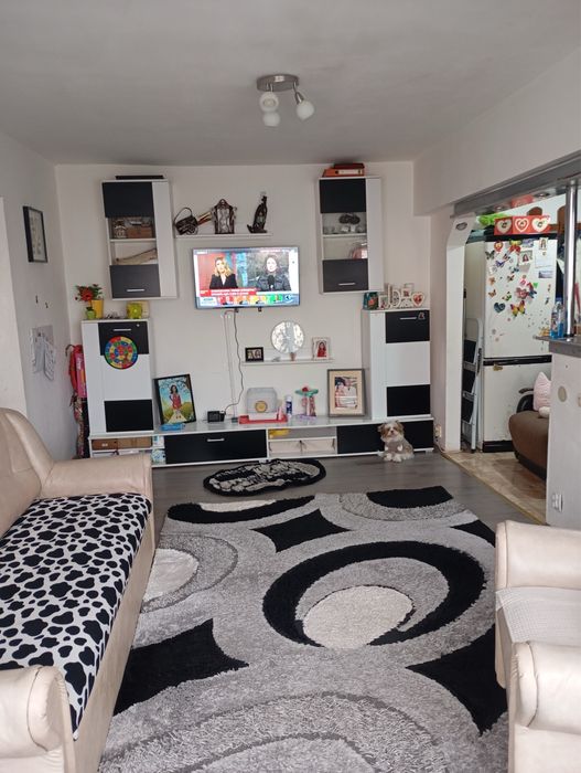 Vand apartament cu 2 camere