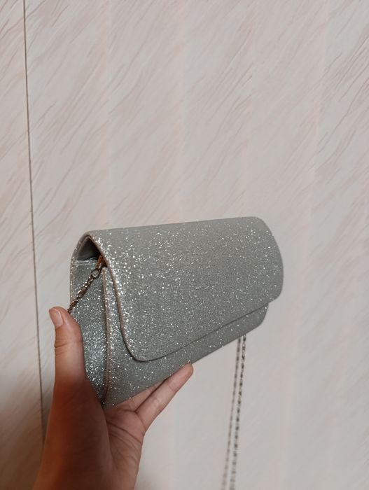 Дамска чанта-сребриста