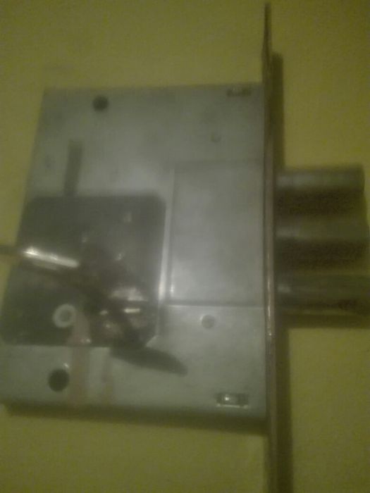 Продавам брава КАЛЕ, малка помощна, не е за дръжки на врата